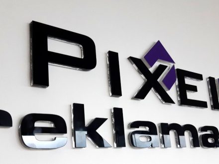 PIXEL reklama - 3D logo - vrstvené plexi