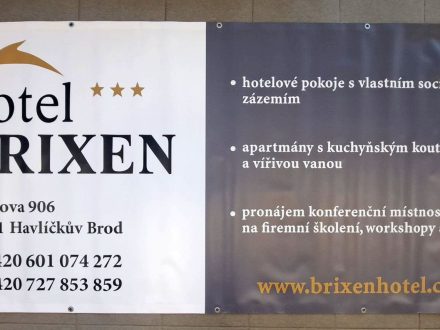 PIXEL reklama - banner s oky po obvodu - hotel Brixen