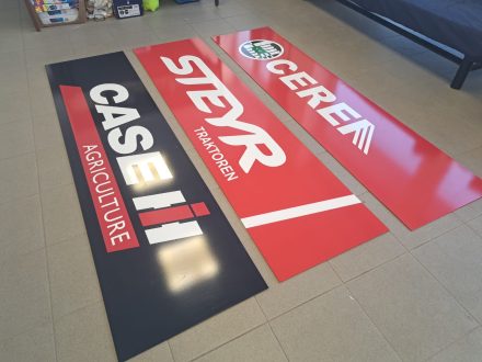 PIXEL reklama - štítové cedule CEREA / CASE - bondová deska s polepem - tištěná samolepka s laminací a zahnutím dozadu