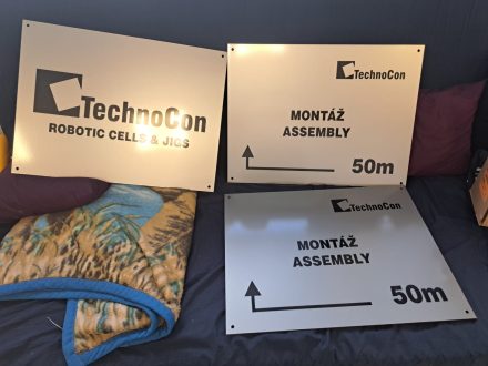 PIXEL reklama - bondová deska s polepem - potištěná stříbrná samolepka s laminací - TechnoCon