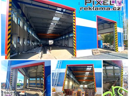 PIXEL reklama - Instalace bezpečnostních samolepek na vjezdová vrata