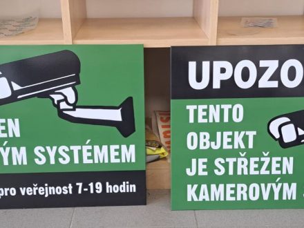 PIXEL reklama - bondová deska s polepem - tištěná samolepka s laminací - Domov Nové Syrovice