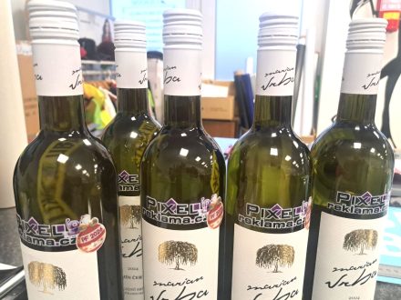 PIXEL reklama - 3D samolepky - možnost i aplikace na reklamní předměty