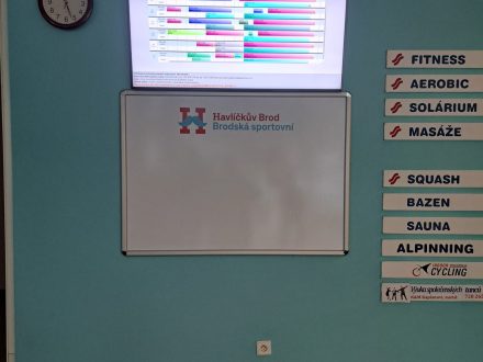 PIXEL reklama - nástěnka na bazéNu v HB - polep řezané samolepky