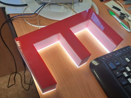 PIXEL reklama - světelná plastická písmena