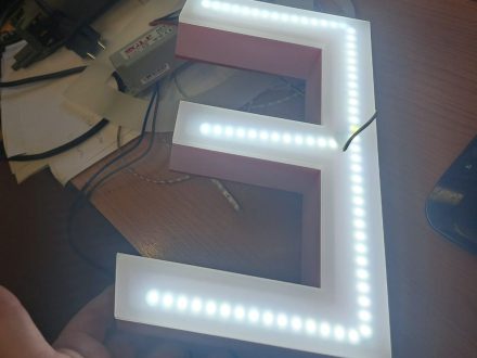 PIXEL reklama - světelná plastická písmena