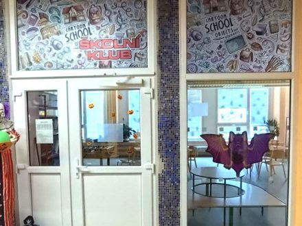 PIXEL reklama - polep oken potištěnou samolepkou - pískované sklo