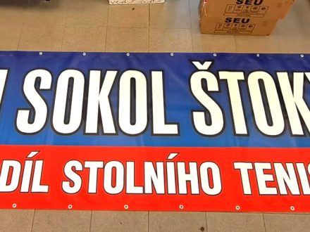 PIXEL reklama - banner s oky po obvodu - 440x100cm - do tělocvičny TJ Sokol Štoky