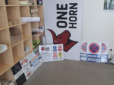 PIXEL reklama - bondová deska s polepem - tištěná samolepka s laminací - One Horn